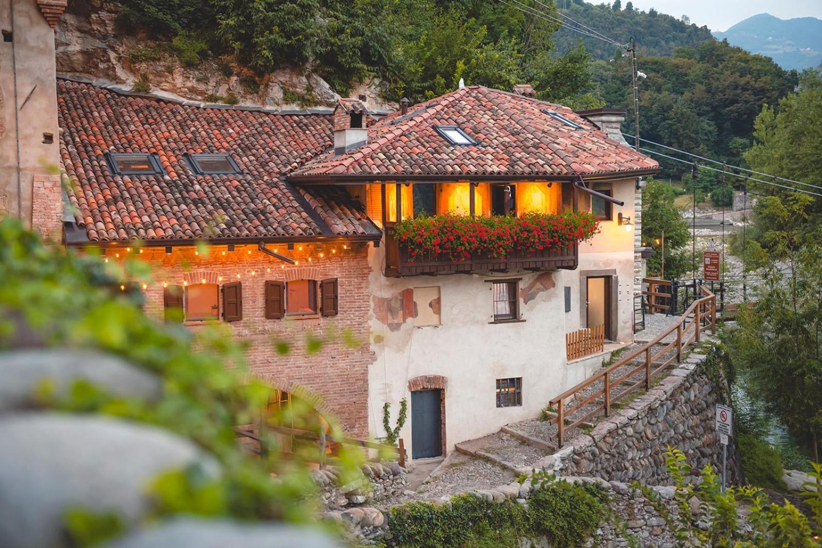 Porto Di Clanezzo Bed & Breakfast Exterior photo